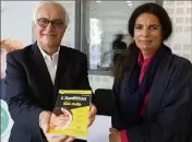 ?? (Photo Cyril Dodergny) ?? Le Pr Bruno Frachet et Françoise Bettencour­t-meyers ont dédicacé le livre qu’ils ont coécrit L’audition pour les nuls.