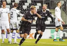  ??  ?? Frieser (v.) erzielte in Trondheim das 2:1-Siegtor, stellte damit die Weichen für den großen LASK-Jubel.