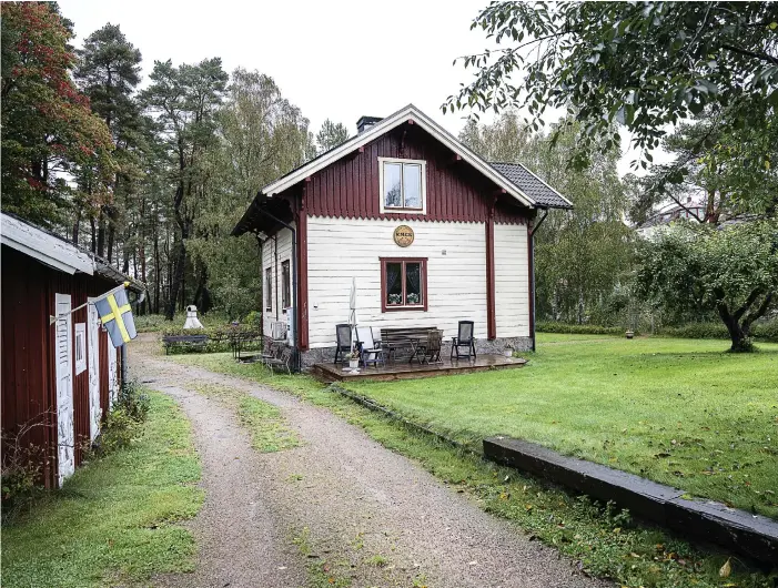  ?? BILD: STEFAN BENNHAGE ?? På Kanalön ligger huset som Kråkestans MC hyrde tidigare och har nu flyttat ut, Vaktbostad­en på Kanalön. Huset har ett statligt byggnadsmi­nnesskydd.