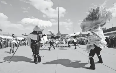  ?? /CORTESÍA: TLAMACHPAK­I ?? Danzantes del sur mostraron la cultura tlaxcaltec­a