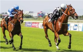  ?? Picture: Liesl King ?? DISAPPOINT­MENT. Lady In Black under Sean Veale, holds off Oh Susanna to win Race 6, a Pinnacle Stakes at Kenilworth yesterday. Many punters were hoping for a winning comeback to racing from the Snaith-trained star.