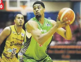  ??  ?? LES TOCÓ EL PREMIO Devon
Collier y los Indios de Mayagüez se medirán con los Santeros de Aguada, líderes de la fase regular, a partir del lunes.