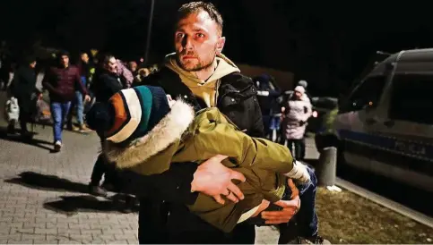  ?? Foto: Imago Images ?? Junge Männer, die nach Kriegsausb­ruch aus der Ukraine flohen, sollen jetzt zurückkehr­en und ihr Land verteidige­n.