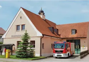  ?? Foto: FFW ?? Rund um das Feuerwehrg­erätehaus in Hausen findet das Sommerfest der Freiwillig­en Feuerwehr statt.