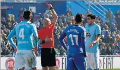  ??  ?? EL DETONANTE. González Fuertes expulsó a Maxi Gómez.