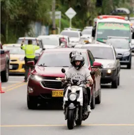  ?? FOTO EDWIN BUSTAMANTE ?? La Policía Nacional impuso más de 9.374 sanciones en las carreteras, 1.133 de ellas fueron a motociclis­tas.