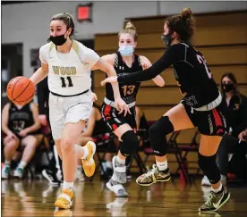  ?? JAMES BEAVER/FOR MEDIANEWS GROUP ?? Wood’s Noelle Baxter (11) looks to evade the Gwynedd Mercy defense in a PIAA 4A quarter final game Saturday afternoon.