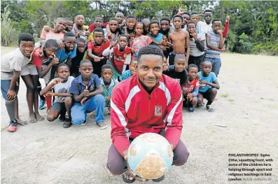  ?? Picture: ALAN EASON ?? PHILANTHRO­PIST: Sipho Zitha, squatting front, with some of the children he is helping through sport and religious teachings in East London.