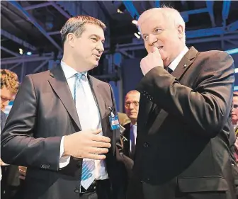  ?? Horst Seehofer (vpravo) a jeho nástupce v čele zemské vlády Markus Söder FOTO PROFIMEDIA ?? Politický matador