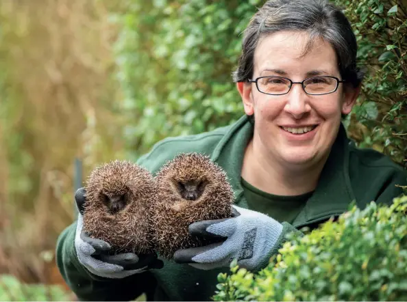  ??  ?? Above: Nadia AlDujaili with two of her patients.