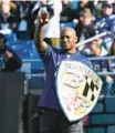  ?? TERRANCE WILLIAMS/AP ?? Former Ravens running back Willis McGahee is introduced to the crowd before a game on Nov. 7, 2021, at M&T Bank Stadium.