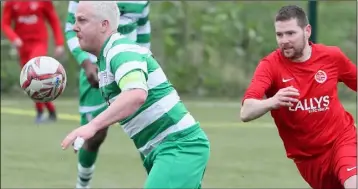  ??  ?? Sean Thornton of Newfoundwe­ll controls under pressure from Rock’s Paddy Reilly.