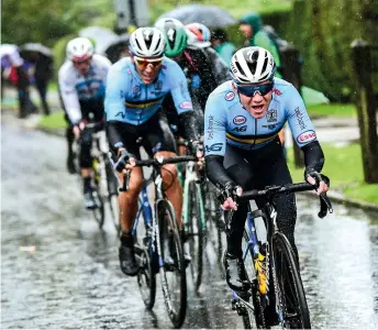  ??  ?? Youth burns and raves at close of day, as Evenepoel fights Gilbert’s lost cause in the ‘ 19