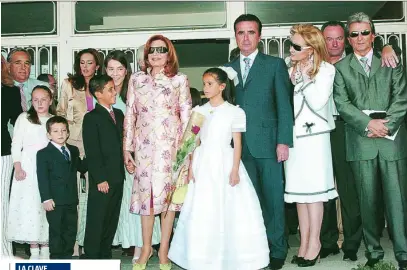  ?? GTRES ?? La comunión de José Fernando y Gloria, el 7 de mayo del 2005, fue la última foto de la familia