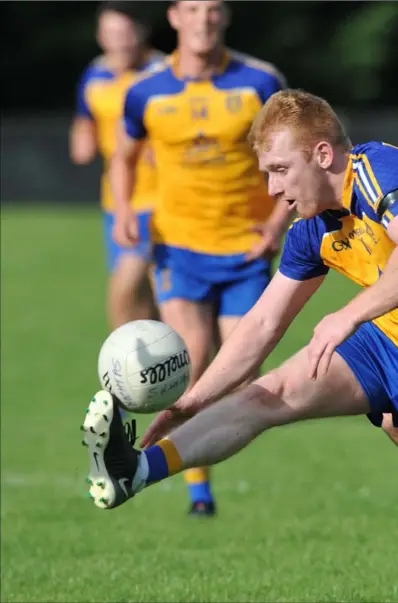  ?? Pictures: Ken Finegan ?? Philip Englishby breaks clear for St. Mochta’s as Sean Gilsenan, Mattock chases.