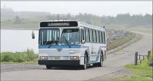  ?? LAURA JEAN GRANT/CAPE BRETON POST ?? A bus at the Fortress of Louisbourg makes it way back from dropping off visitors at the site’s Gate 1 on Thursday. This road will be part of a $10-million road reconstruc­tion project at the national historic site.