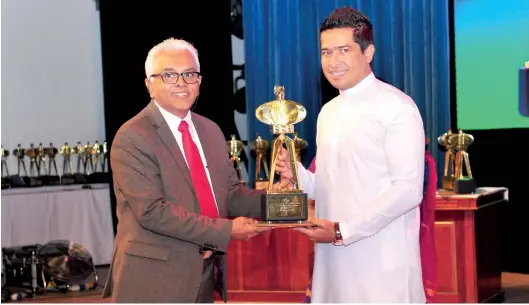  ??  ?? Mr. Annes Junaid, the Managing Director of CBL Natural Foods (Pvt) Ltd receiving the Award from Hon. Sujeewa Senasinghe - State Minister of Internatio­nal Trade