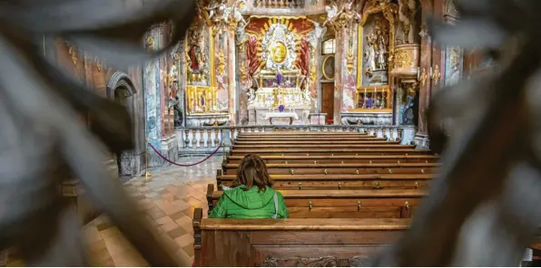  ?? Foto: Peter Kneffel, dpa (Symbolbild) ?? Wie leer die Kirchen an Ostern im Landkreis Neu  Ulm bleiben werden, wird sich zeigen. Klar ist: Präsenzgot­tesdienste dürfen stattfinde­n.