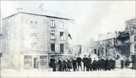  ?? ?? The east side of Queen’s Square, Fermoy in the aftermath of the great fire.