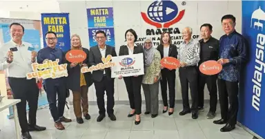  ?? ?? Wong (fourth from left), leong (on his left) and tourism industry stakeholde­rs after the press conference to announce MATTA Fair penang 2024 to be held from april 27 to 28.