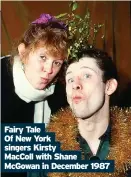  ?? ?? Fairy Tale
Of New York singers Kirsty
MacColl with Shane McGowan in December 1987