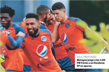  ?? FOTO: ALEX PÉREZ ?? AZUL PROFUNDO Motagua juega a las 4:00 PM frente a un Honduras EP en apuros.