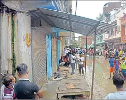  ?? SAKIB ALI/HT PHOTO ?? The shop where the incident took place. The electricit­y conducted through the waterlogge­d road to kill five persons, including three minor girls, on Wednesday.