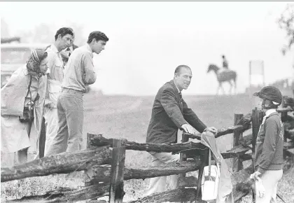  ?? CHUCK MITCHELL/THE CANADIAN PRESS FILES ?? Prince Philip gives Princess Anne a few words of advice while Queen Elizabeth II, Prince Charles and Prince Andrew listen in before Princess Anne competed in the Olympic cross-country equestrian event at Bromont on July 24, 1976.