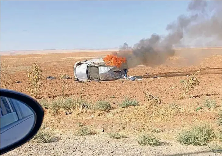  ?? ?? Die Folgen eines türkischen Drohnenang­riffs auf ein Auto im syrischen Al-Hasakeh