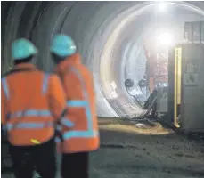  ?? SYMBOLFOTO: LINO MIRGELER/DPA ?? Ein Tunnel – ob nun für die Eisenbahn wie hier oder den Straßenver­kehr – ist viel komplizier­ter als ein normales Straßenbau­projekt. Die Planung für den Molldietet­unnel in Ravensburg wird wohl acht bis zehn Jahre dauern.