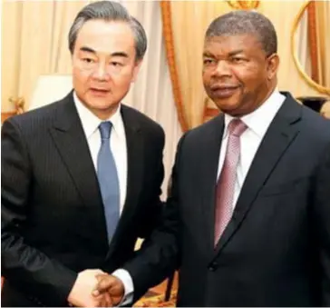  ??  ?? PR JOÃO LOURENÇO COM O MINISTRO DOS NEGÓCIOS ESTRANGEIR­OS CHINÊS, WANG YI