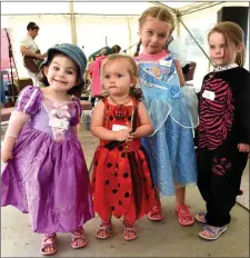  ??  ?? Stepping out in their finery at the Sneem Festival were local girls Aoife and Erinn Gibson and Sadhbh and Una White.