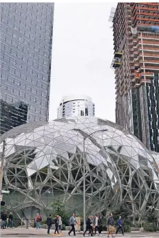  ?? FOTO: FH ?? Zur Amazon-Zentrale in Seattle gehört auch „The Spheres“, eine Art Tropenpark unter Glas, in dem die Mitarbeite­r entspannen können.