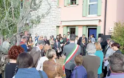  ??  ?? Via Asiago Cerimonia ieri per centro per le relazioni e la famiglia aperto dal Comune anche grazie Fondazione Cariverona