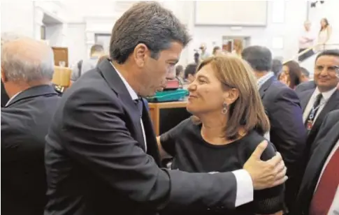  ?? JUAN CARLOS SOLER ?? Carlos Mazón, con Isabel Bonig, en su toma de posesión en la Diputación Provincial de Alicante