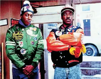  ?? [PHOTO PROVIDED BY PARAMOUNT PICTURES] ?? Arsenio Hall and Eddie Murphy star in “Coming to America.”