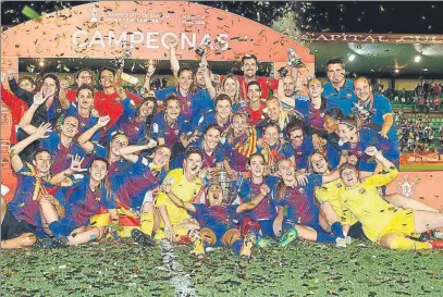  ?? FOTO: RFEF ?? El Barça celebra la pasada Copa Tras una final con suspense ante el Atlético, las azulgrana lograron sumar su sexto título