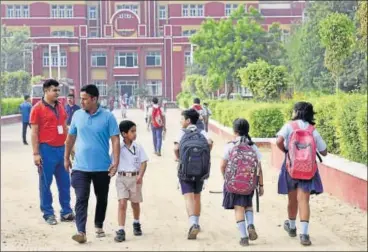  ?? SANJEEV VERMA ?? Students at Ryan Internatio­nal School, Bhondsi, after it reopened after 10 days on Monday. It has been closed again for 4 days.