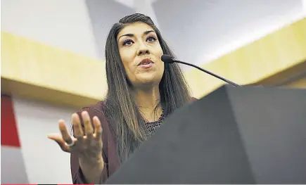  ??  ?? Carrera. En esta fotografía de 2014, la entonces legislador­a por la Asamblea Estatal de Nevada, Lucy Flores, habla en una conferenci­a en Las Vegas.