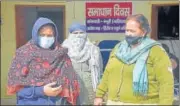  ?? SAKIB ALI /HT PHOTO ?? Uma Singh (left), one of the suspects in the twin murder-robbery case, in police custody on Sunday.