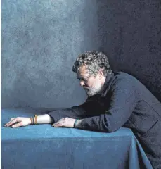  ?? FOTO: STEPHAN VANFLETERE­N ?? Manch einem Filmliebha­ber mag Glen Hansard noch aus der Independen­tProduktio­n „Once“im Gedächtnis sein. Jetzt hat der Ire ein neues Soloalbum vorgelegt.