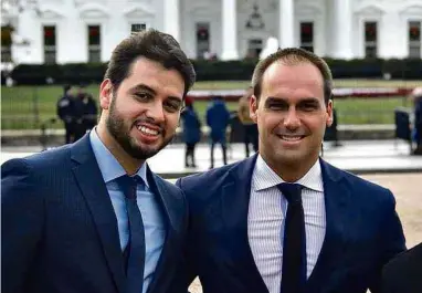  ?? Reprodução Twitter ?? O assessor internacio­nal da Presidênci­a, Filipe Martins, e o deputado Eduardo Bolsonaro