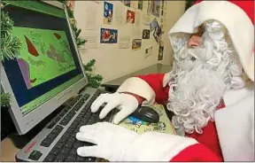  ??  ?? Le père Noël et son équipe attendent les courriers jusqu’au 18 décembre.