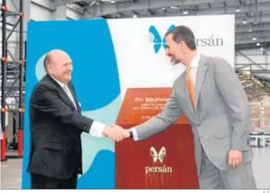  ?? D. S. ?? José Moya saluda a Felipe VI en la inauguraci­ón de la ampliación de la fábrica de Persán.