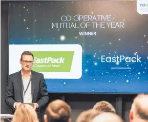  ?? Photo / Supplied ?? Eastpack chief executive Hamish Simson receiving the Cooperativ­e of the Year award.