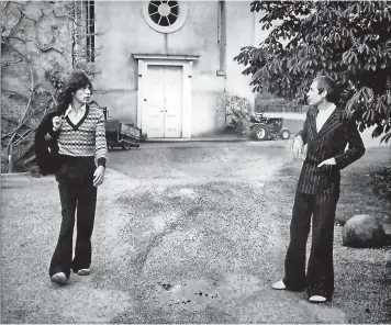  ??  ?? Mick Jagger and Charlies Watts at Shugboroug­h Hall