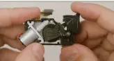  ??  ?? Zo ziet de triggerkno­p met variabele weerstand eruit die in de PS5-controller zit.