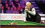  ?? ?? REST EASY: Neil Robertson stretches for a pot