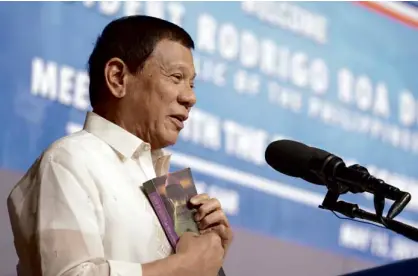  ?? —MALACAÑANG­PHOTO ?? President Duterte addresses the Filipino community gathered at the Regal Airport Hotel on Saturday in Hong Kong.