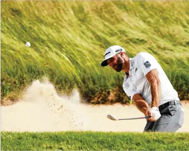  ?? WARREN LITTLE / GETTY IMAGES ?? Dustin Johnson plays a shot from a bunker on the 14th hole during Thursday’s first round at Shinnecock Hills Golf Club in Southampto­n, New York.